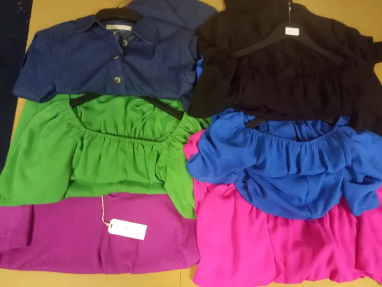 BOX OF APPROX 6 ASSORTED ITEMS OF MAISON DE NIMES CLOTHING IN VARIOUS SIZES AND STYLES