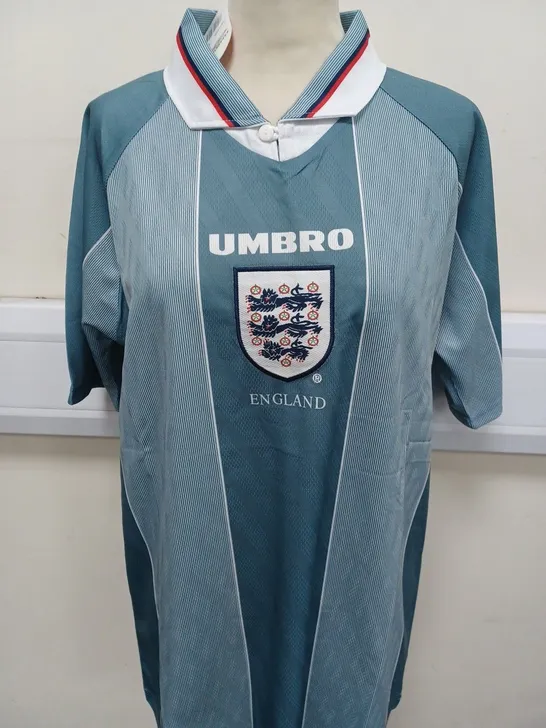 UMBRO ENGLAND COLLARED AWAY JERSEY IN BLUE SIZE M 