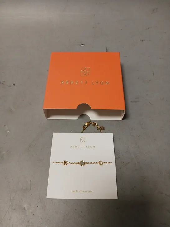 BOXED ABBOTTLYON GOLDEN THIN BRACELET WITH LETTERS - E & C 