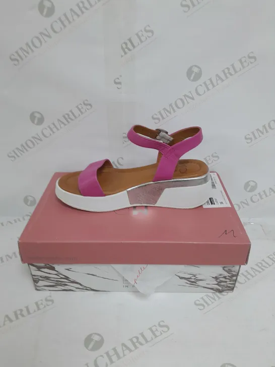 BOXED PAIR OF MODA IN PELLE ORINA SANDALS IN PINK SIZE 3