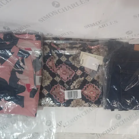 BOX OF APPROXIMATELY 15 ASSORTED CLOTHING AND FASHION ITEMS IN VARIOUS STYLES AND SIZES TO INCLUDE WHITE STUFF, MASAI, ICHI, ETC