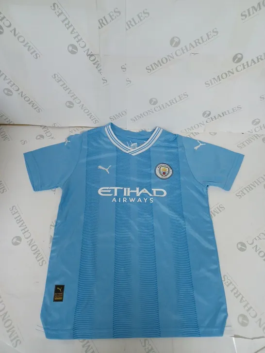 MANCHESTER CITY FC HOME SHIRT AND SHORTS WITH SCOTT 7 ON THE BACK SIZE 24