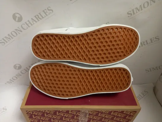 BOXED VANS CHECKERBOARD WARD SHOES - SIZE 8.5