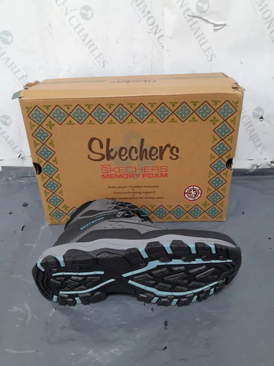 SKECHERS MEMORY FOAM SIZE 6 GREY/BLUE WALKING BOOTS 