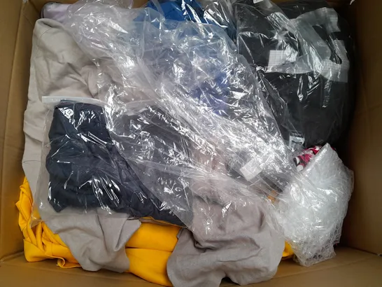 BOX OF APPROXIMATELY 25 ASSORTED CLOTHING ITEMS TO INCLUDE - HAT , T-SHIRT , TROUSERS ETC