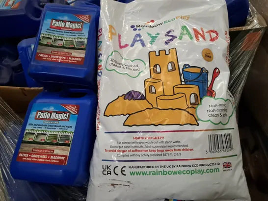 PALLET CONTAINING A LARGE QUANTITY OF 15KG BAGS OF ECO PLAY SAND AND 2.5KG PATIO MAGIC