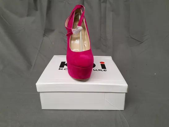 BOXED PAIR OF KOI COUTURE HR5 PLATFORM HIGH WEDGE FAUX SUEDE SHOES IN FUCHSIA SIZE 3