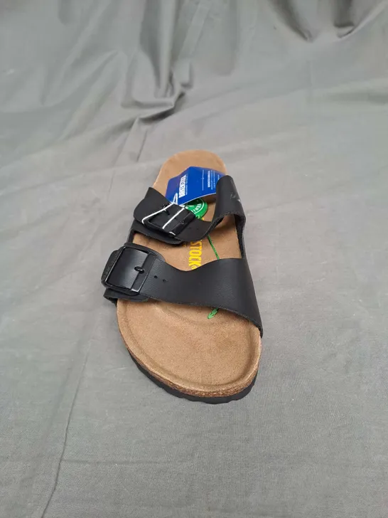 PAIR OF BIRKENSTOCKS SANDALS IN BLACK SIZE 40