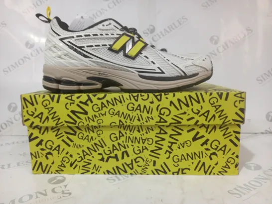 BOXED PAIR OF NEW BALANCE TRAINERS IN OFF WHITE/YELLOW UK SIZE 6