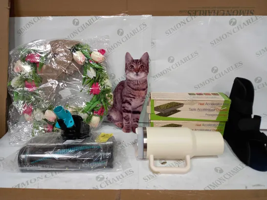 BOX TO CONTAIN APPROX 15 X ASSORTED HOUSEHOLD PRODUCTS, INCLUDES FLASK, HOOVER HEAD, WREATHE, GARDEN PRODUCTS ETC 