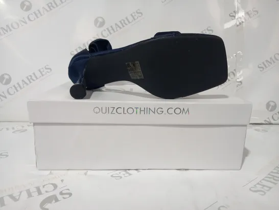 BOXED PAIR OF QUIZ OPEN TOE HIGH HEEL SANDALS IN NAVY EU SIZE 37