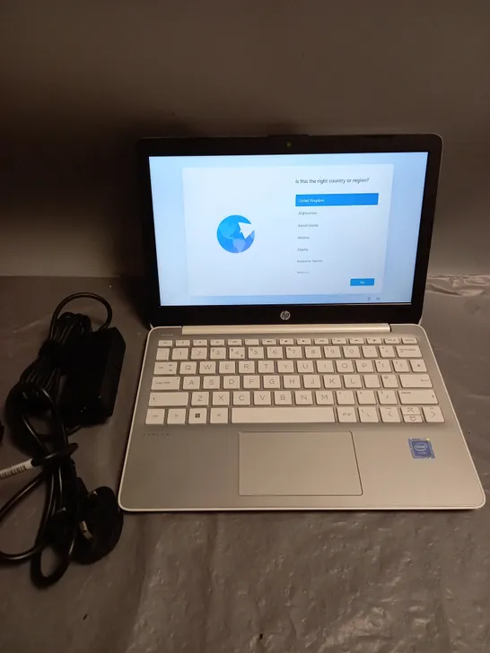 BOXED HP STREAM 11" LAPTOP - 11-AK0027NA