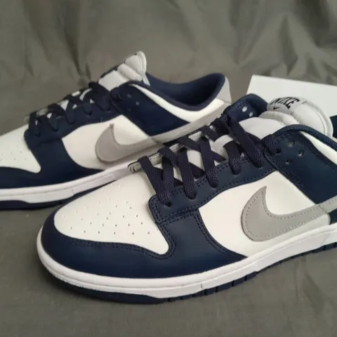 NIKE DUNK LOW SUMMIT TRAINERS IN WHITE MIDNIGHT/NAVY - UK 10