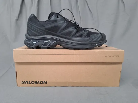 BOXED PAIR OF SALOMON XT-6 SHOES IN BLACK UK SIZE 9