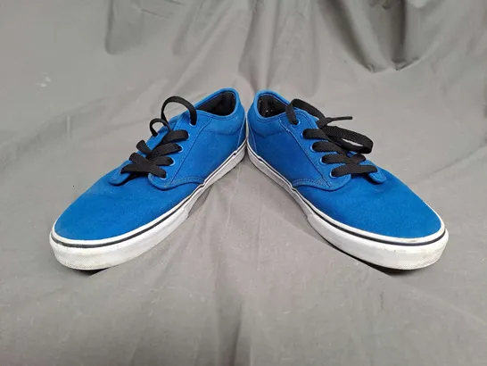 PAIR OF VANS TRAINERS IN BLUE SIZE 11