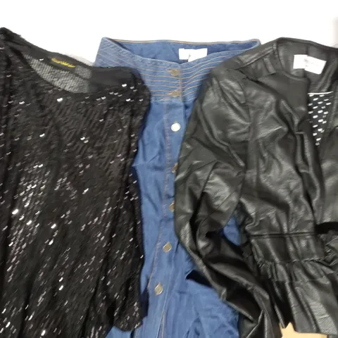 BOX OF APPROXIMATELY 10 ASSORTED CLOTHING AND FASHION ITEMS TO INCLUDE HELENE BERMAN FAUX LEATHER JACKET IN BLACK SIZE 12, MONSOON DENIM SKIRT SIZE 12, FRANK USHER SEQUIN TOP IN BLACK SIZE UNSPECIFIED