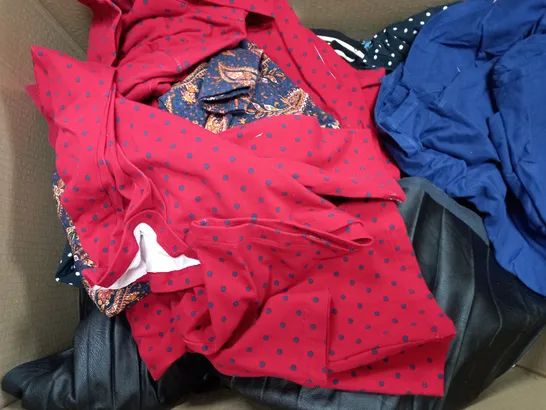 BOX OF APPROXIMATELY 20 ASSORTED ITEMS OF CLOTHING TO INCLUDE MONSOON, FINERY, WULI:LUU, ETC