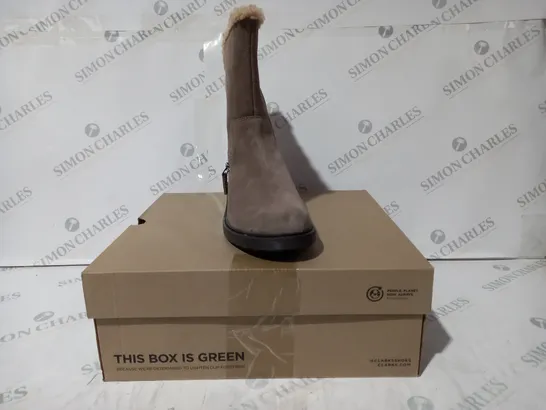 BOXED PAIR OF CLARKS OPAL BOOTS IN PEBBLE UK SIZE 7