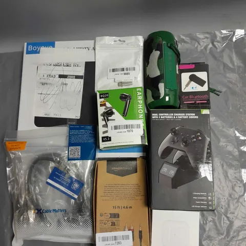 BOX OF APPROX 30 ELECTRICAL ITEMS AND ACCESSORIES TO INCLUDE STEREOBT PORTABLE SPEAKER, WIRELESS EARBUDS, DUAL CONTROLLER CHARGING STATION ETC 