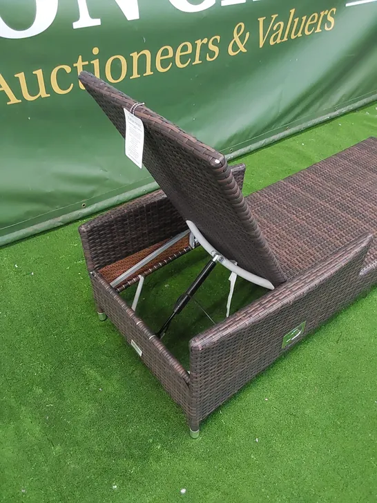 DESIGNER MANUAL ADJUSTABLE SUNLOUNGER IN CHOCOLATE MIX RATTAN 