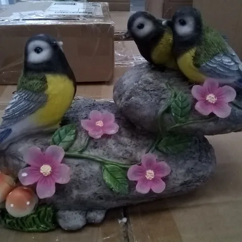 BOXED 3 BIRDS FIGURE WITH SOLAR LIGHT 