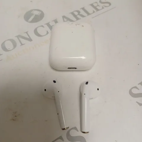 APPLE AIRPODS IN WHITE WITH CHARGING CASE 