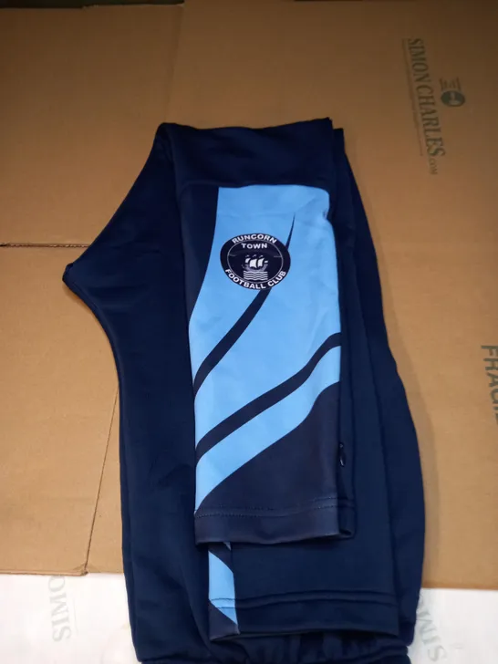 MENS RUNCORN TOWN FC TACKSUIT BOTTOMS SIZE L