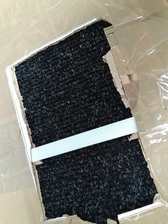 PACK OF 19 CARPET TILES 50 X 50CM