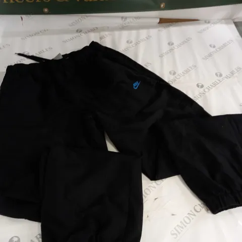 NIKE BLACK TRACK PANTS - M