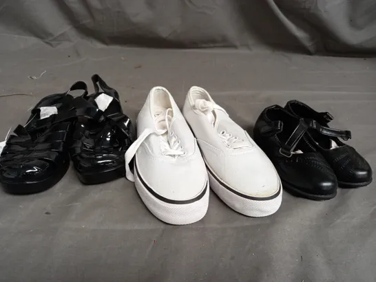 APPROXIMATELY 13 ASSORTED KIDS PAIRS OF SHOES IN VARIOUS COLOURS, STYLES, AND SIZES