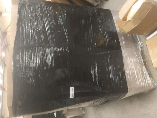 LARGE PALLET OF ASSORTED HOMEWARE ITEMS TO INCLUDE TOILET SEATS, KITCHEN DECOR, GARDEN DECOR ETC