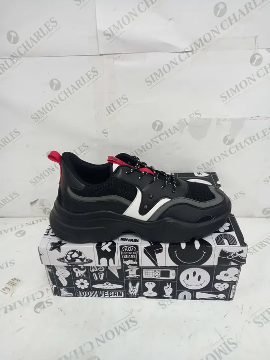 BOXED PAIR OF KOI FOOTWEAR HYPER MENTS NEUTRON TRAINERS IN BLACK - SIZE 11