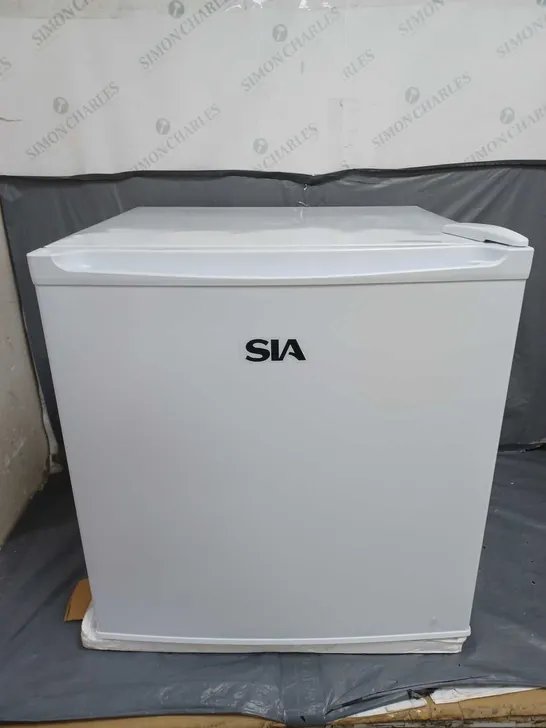 SIA MINI FREEZER IN WHITE - COLLECTION ONLY