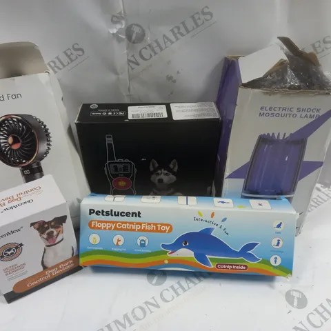 APPROXIMATELY 15 ASSORTED ITEMS TO INCLUDE ELECTRIC MOSQUITO LAMP, HANDHELD FAN, QUEENMEW DOG BARK CONTROL DEVICE, ETC