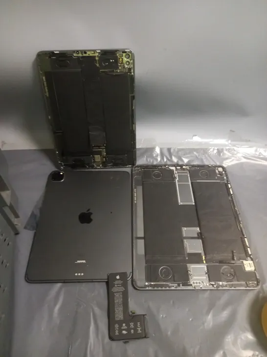 APPROXIMATELY 15 DAMAGED APPLE IPAD CASES VARIOUS MODELS