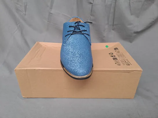 BOXED PAIR OF DESIGNER LACE UP SHOES IN BLUE EU SIZE 41