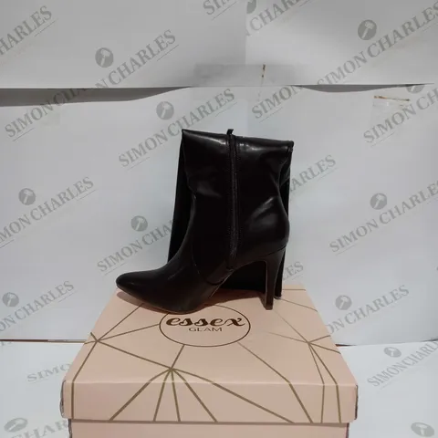 ESSEX GLAM BROWN SYNTHENTIC LEATHER BOOTS - EU 39