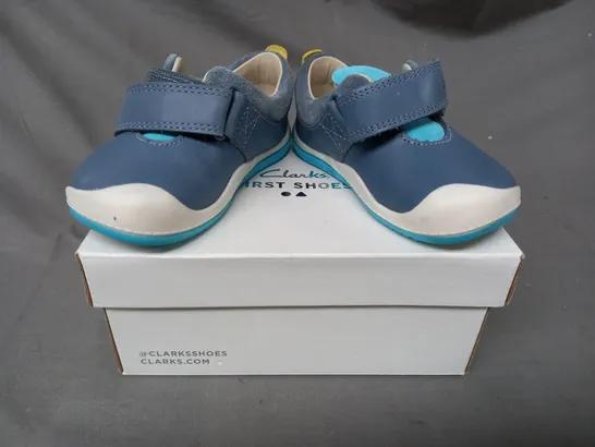 BOXED PAIR OF CLARKS ROLLER FUN INFANT SHOES IN STEEL BLUE UK SIZE 5