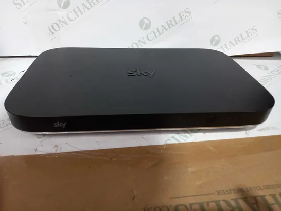 SKY Q TV BOX 