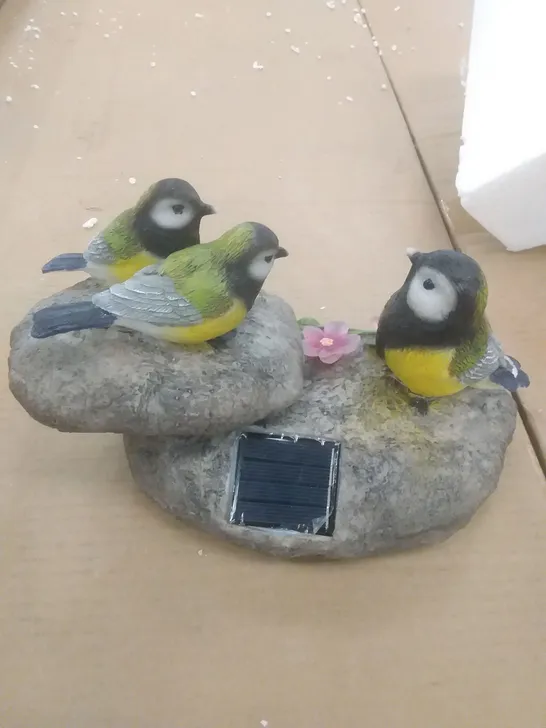 BOXED 3 BIRDS FIGURE WITH SOLAR LIGHT 