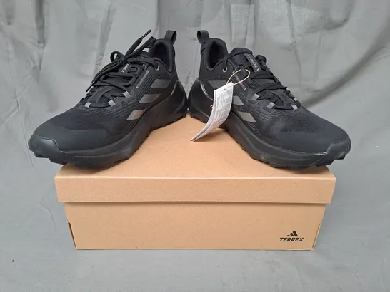 BOXED PAIR OF ADIDAS TERREX TRAILMAKER 2 SHOES IN BLACK UK SIZE 7.5