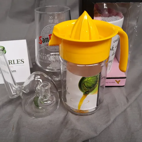 BOX OF ASSORTED HOUSE HOLD ITEMS TO INCLUDE CUPS , MUGS AND VASES 