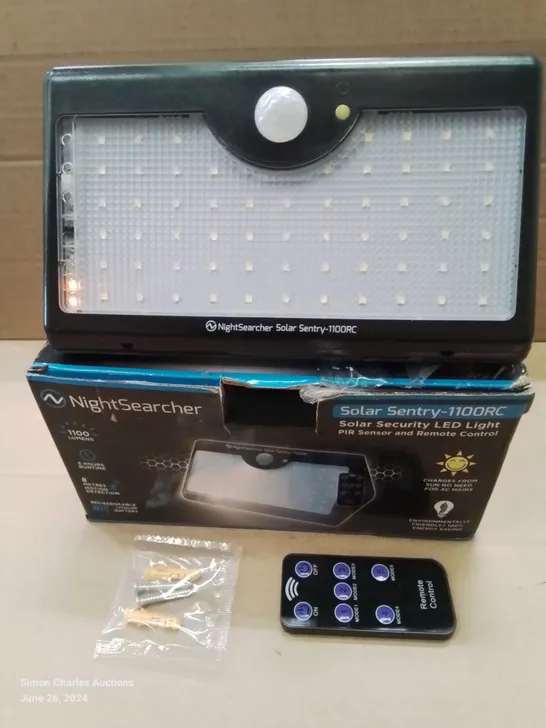 BOXED NIGHTSEARCHER SOLAR SECURITY LED LIGHT WITH REMOTE RRP £30.99