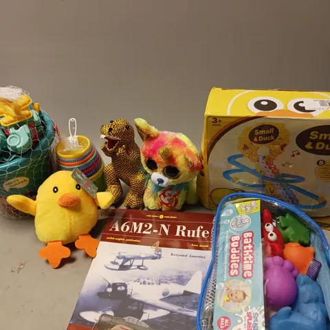 MEDIUM BOX OF ASSORTED TOYS AND GAMES TO INCLUDE BATH TOYS, TEDDIES AND BUILD YOUR OWN DEN
