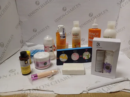 LOT OF APPROXIMATELY 15 ASSORTED COSMETIC GOODS TO INCLUDE: CHAMPNEYS BODY CLEANSER, BRAMLEY BODY SET, TIGER BALM