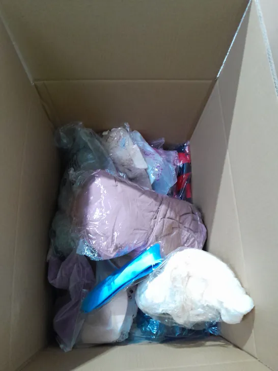 BOX OF APPROXIMATELY 20 ASSORTED CLOTHING AND FASHION ITEMS IN VARIOUS STYLES, SIZES, AND COLOURS - COLLECTION ONLY