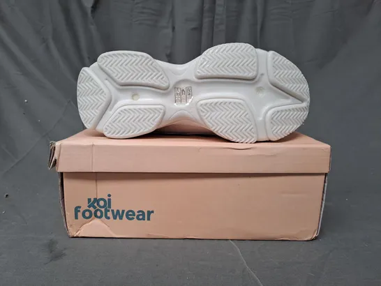 BOXED PAIR OF KOI EXTRA CHUNKY TRAINERS IN WHITE SIZE 7