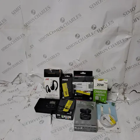BOX OF APPROXIMATELY 25 HOUSEHOLD ELECTRICAL ITEMS TO INCLUDE EARPHONES, RADIOS, CHARGERS ETC 