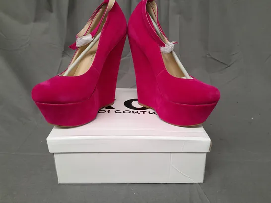 BOXED PAIR OF KOI COUTURE HR5 PLATFORM HIGH WEDGE FAUX SUEDE SHOES IN FUCHSIA SIZE 3