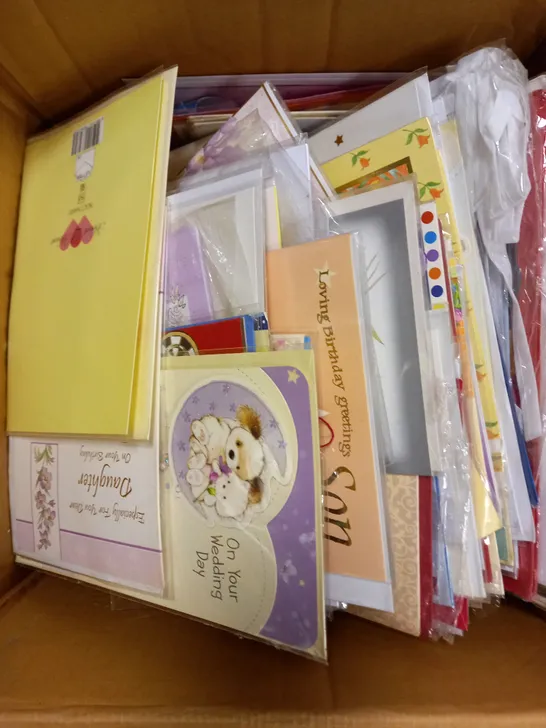 BOX OF LARGE QUANTITY OF CELEBRATORY GREETINGS CARDS FOR VARIOUS EVENTS 